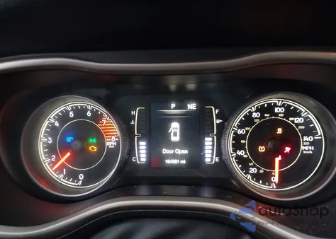 2017 Jeep Cherokee Latitude 4X4 z USA, uszkodzony, nr VIN 1C4PJMCS3HW608796